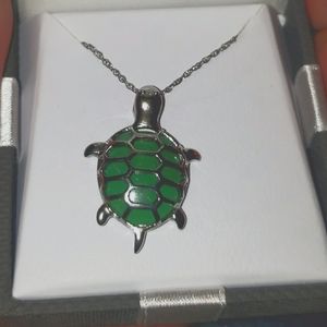 NWT STERLING SILVER & JADE TURTLE PENDANT